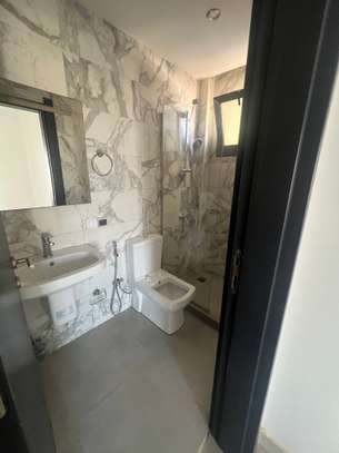 Appartement F3 vide à louer aux Mamelles, cité Mbakiyou Faye image 2