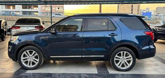Ford Explorer XLT 4WD 7 places image 2