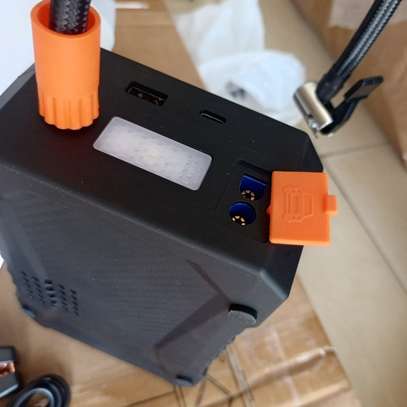 Démarreur de secours multifonctionnel et pompe à air pneu image 8