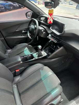 PEUGEOT 2008 image 4