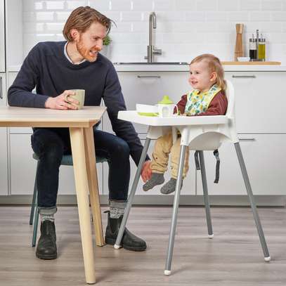 Chaise Haute IKEA pour bébés / enfants image 4