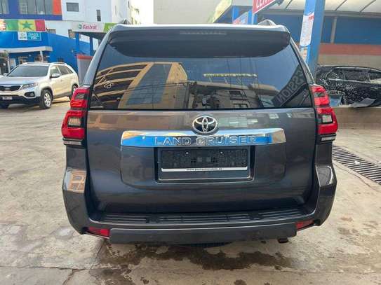 Toyota Prado Land Cruiser 2021 7 places image 6