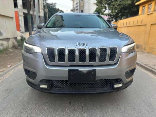 Jeep Cherokee 4x4 SUV Gris métallisé spacieux image 5