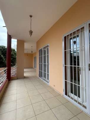 Grande villa aux Almadies pour habitation ou bureaux image 6