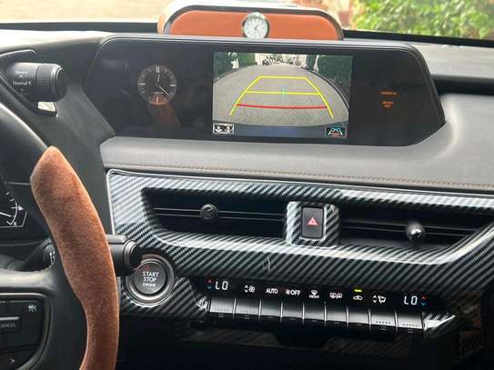 LEXUS UX 300 SPORT image 9