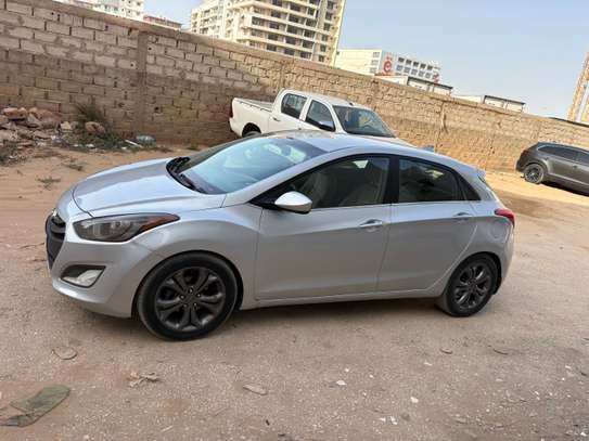 Hyundai Elantra gt image 3