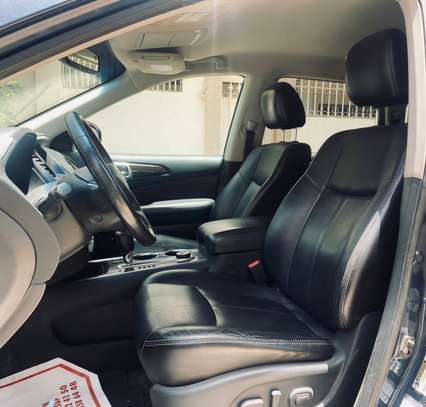 Nissan Pathfinder 7 Places image 5