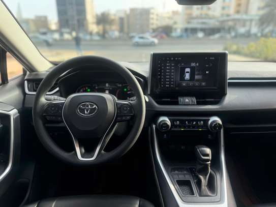 TOYOTA RAV4 2021 image 9