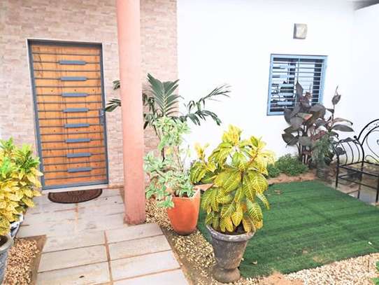 ESPACIEUSE VILLA DE 5 CHAMBRES AU COEUR DE SALY image 2