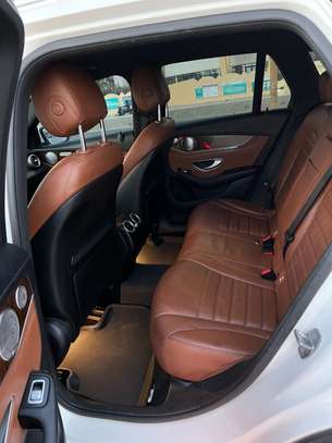 Mercedes glc 300 image 9