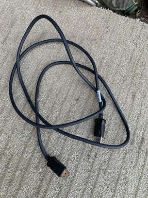 DisplayPort cable image 2