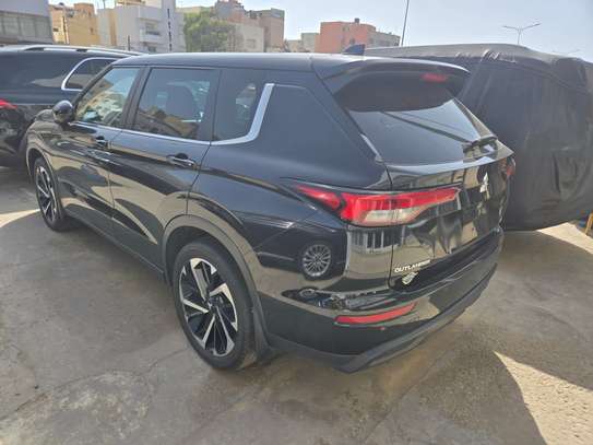 Mitsubishi outlander image 4