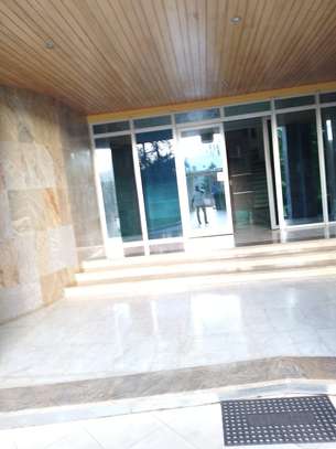 Bel appartement a louer aux Almadies ( King Fahd Palace ) image 2