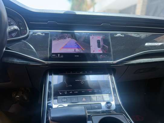 Audi Q8 2021 image 11