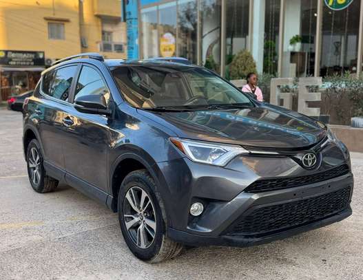 Toyota RAV4 2017 image 2