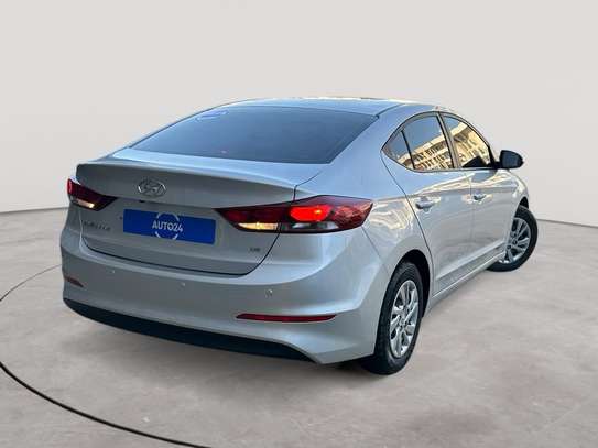 Hyundai Avante à saisir image 8