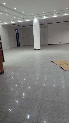 A loué un grand show toum de700m2 image 14