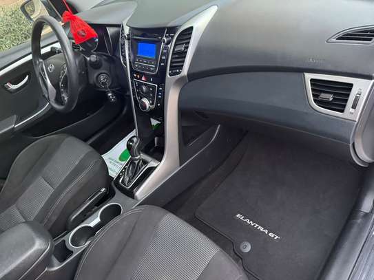 Hyundai Elantra GT 2017 image 4