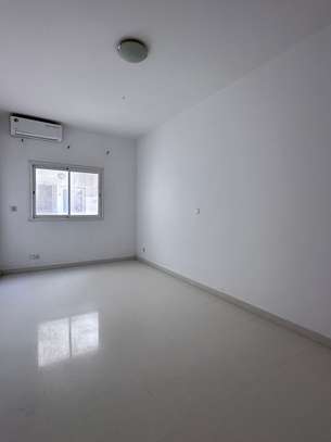 Appartement f4 en location en Almadies image 5