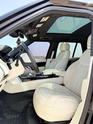 2023 Land Rover P400 image 7