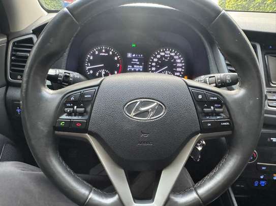 HYUNDAI TUCSON image 4