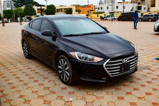 Hyundai Elantra image 3