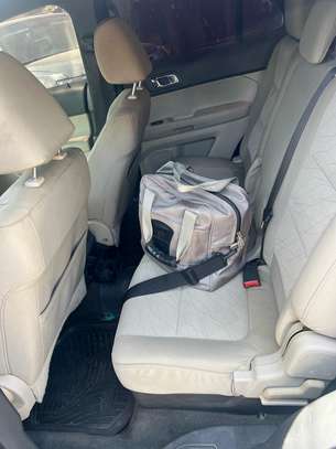 FORD EXPLORER image 4