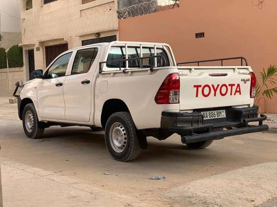 Toyota Hilux image 9