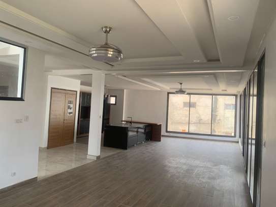 Villa R+2 à louer aux Almadies ! image 10