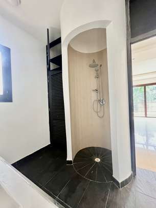 Villa R+1 à louer à Fann Residence image 11