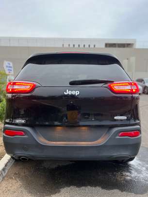 Jeep Cherokee image 5