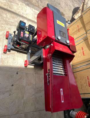 Déchiqueteuse électrique rouge robuste avec roues pivotantes image 6