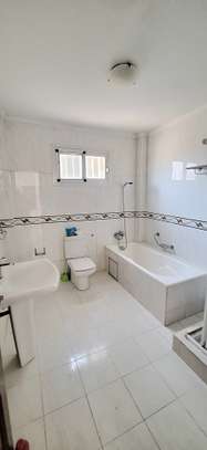 F4 de 200m2 - 5mn du lycée Jean Mermoz et de la Corniche image 13