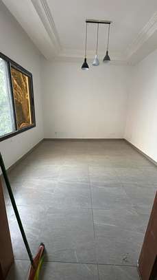 Particulier Vend Superbe villa a Saly R+1 image 3