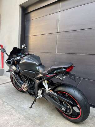 Honda CBR 650 r image 1