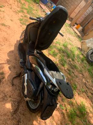 Piaggio Beverly 500 cm3 noir TBE image 5