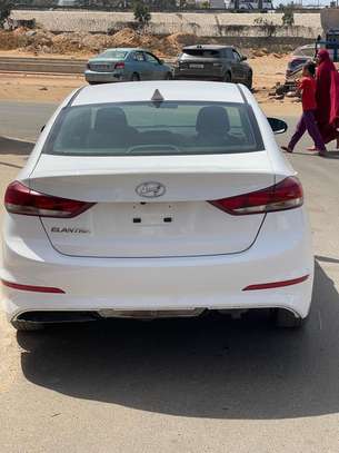 Hyundai élantra image 10