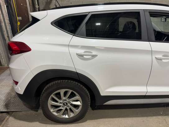 HYUNDAI TUCSON AUTOMATIC image 13