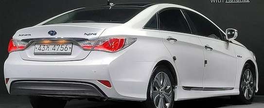 Hyundai sonata image 3