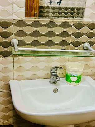 Grande Chambre Salle de Bain climatisee image 15