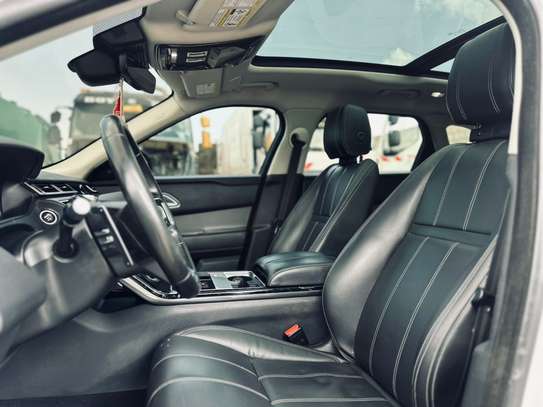 Range Rover velar 2021 image 9