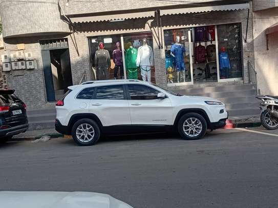 Jeep Cherokee 4x4  Fulĺ option à louer image 5
