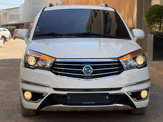 Ssangyong Korando Turismo 2017 image 1