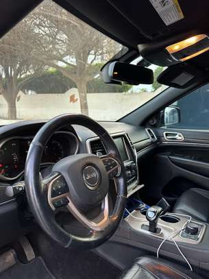 Jeep grand Cherokee image 7