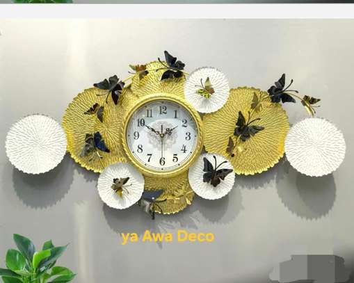 Horloge murale décorative doré blanc design floral image 2