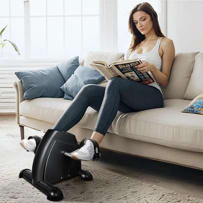 Mini vélo d'exercice pour jambes et bras avec écran LCD image 4