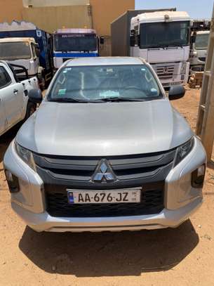 Mitsubishi L200 2022 image 7