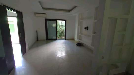 Villa À louer cité sonatel image 4