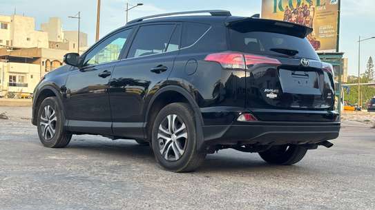 TOYOTA RAV4 (4x4) image 3