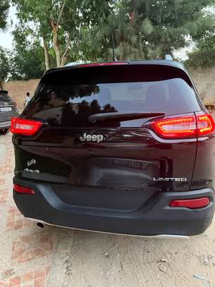 Jeep Cherokee image 3